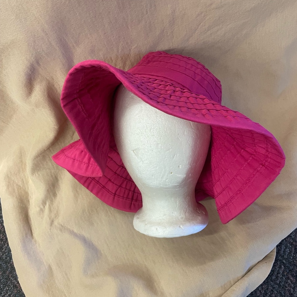 Disney Parks floppy sun hat